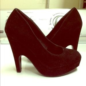 Soft black half wedge half pump