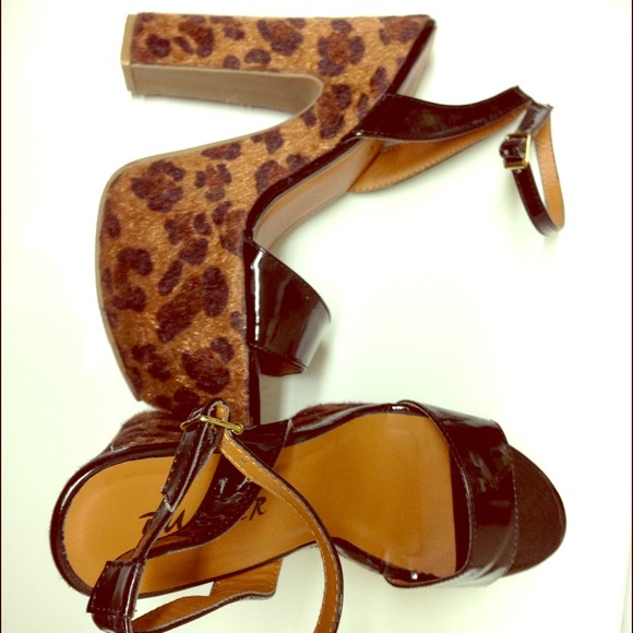 Patent black and faux fur cheetah print platforms - Picture 1 of 3