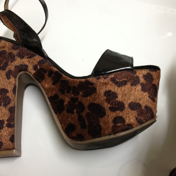 Patent black and faux fur cheetah print platforms - Picture 3 of 3