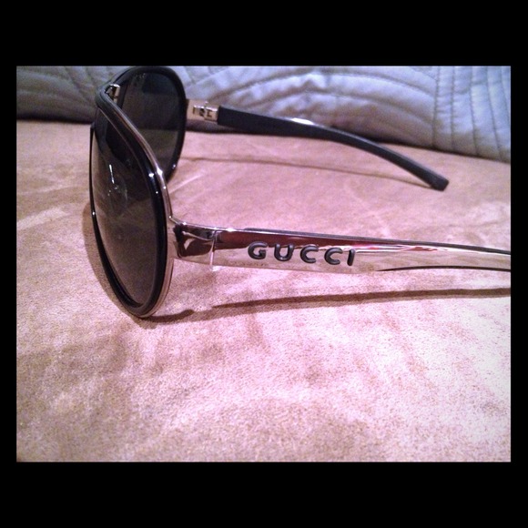 ⛔SOLD⛔Gucci sunglasses authentic. Brand new!