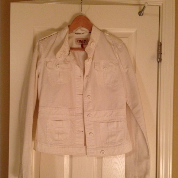 Bundle for sharon_white White and black blazer