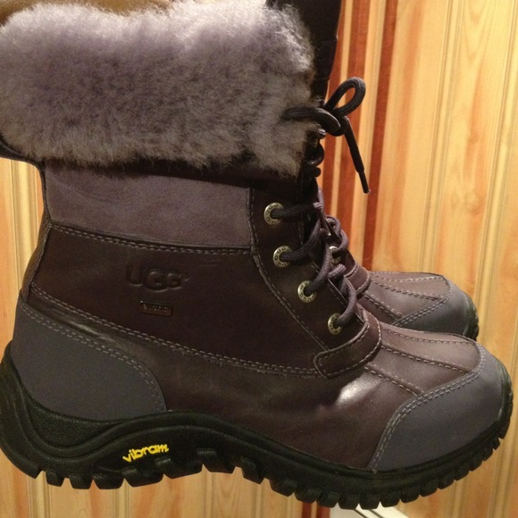 Plum adirondack UGG all weather boots size US 9