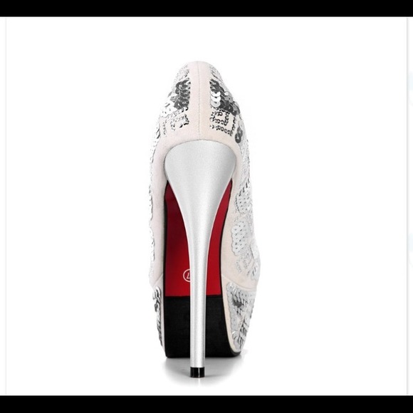 KVOLL Pumps - Picture 3 of 4