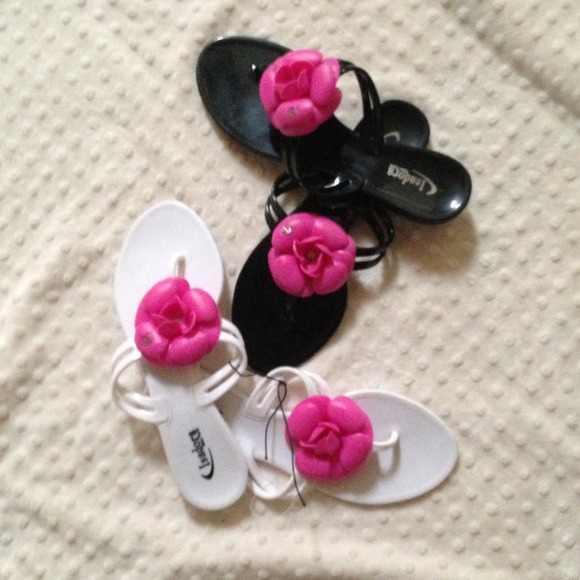 Plastic rubber sandals 👠