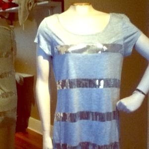 Grey sequins t shirt tunic. Size large. By kische.