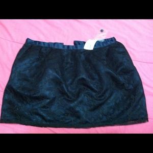F21 black/navy blue lace skirt size S