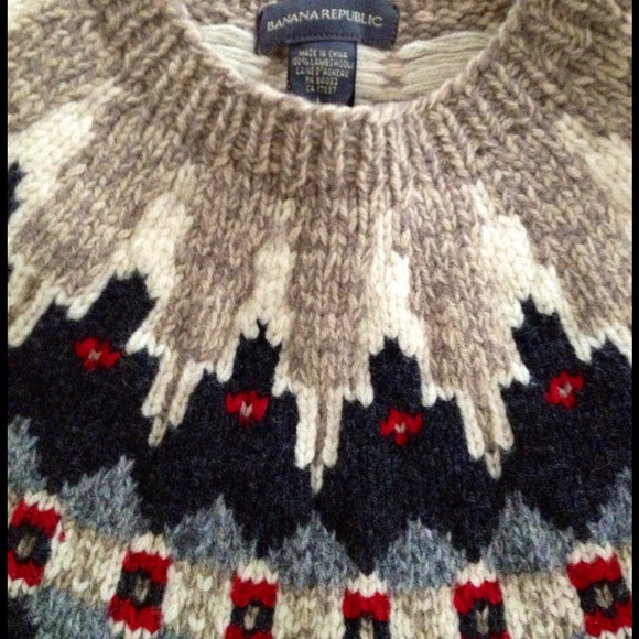 SOLD in bundle - Banana Republic Sweater 🎿 Large