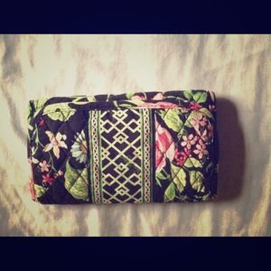 🚫RESERVED- Vera Bradley billfold wallet