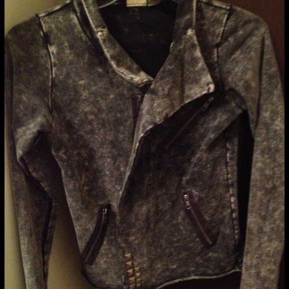 🎀Day trip studded zip up🎀