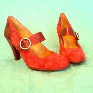 Burgundy suede like Söfft heels