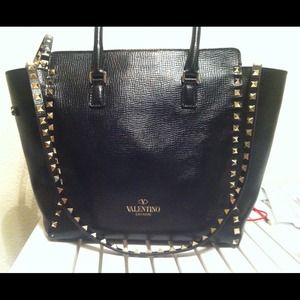 🔴Traded🔴Valentino Rockstud Medium Tote