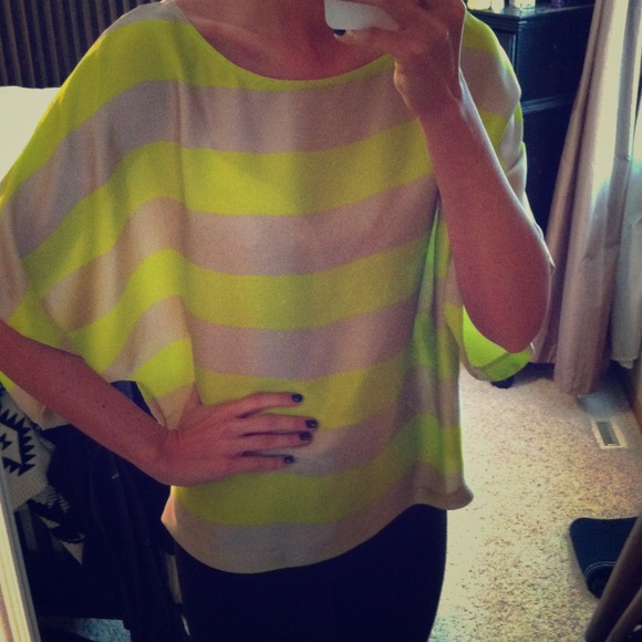 🚫SOLD IN BUNDLE🚫Express dolman silk top