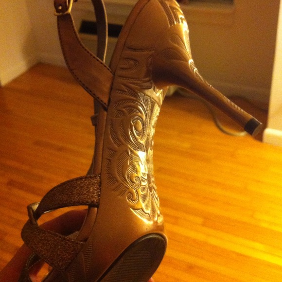 Size 8 prom shoes - Picture 2 of 2