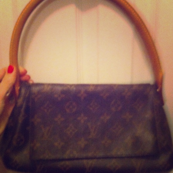 TRADED****Small LV looping