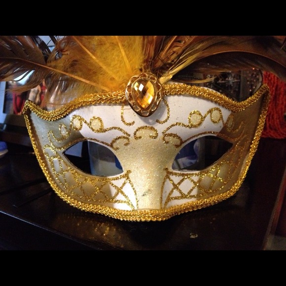 ❌TRADED❌Masquerade Mask Accessory - Picture 2 of 3