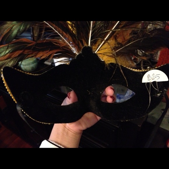 ❌TRADED❌Masquerade Mask Accessory - Picture 3 of 3