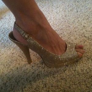 ❌ON HOLD❌ Madden Girl gold glitter heels