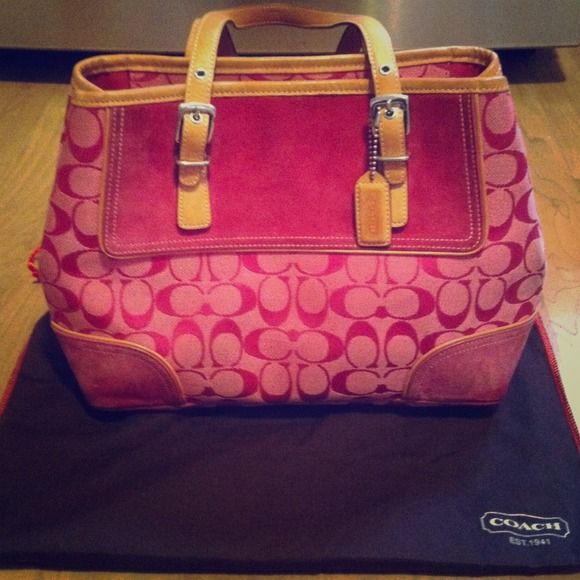 ****Authentic Cute pink Coach bag****