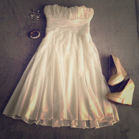 ✨REDUCED✨Calvin Klein white chiffon party dress