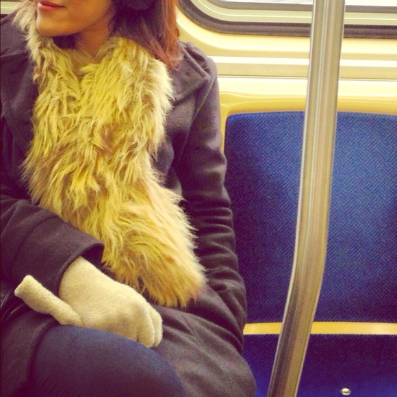 Faux Fur Neck - Picture 1 of 1