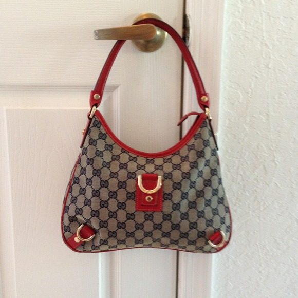 💕2-X Host Pick💕 Authentic Gucci Purse💕 - Picture 3 of 4