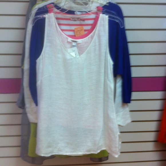 SOLD!!!!Brand new Ellen Tracy linen blouse