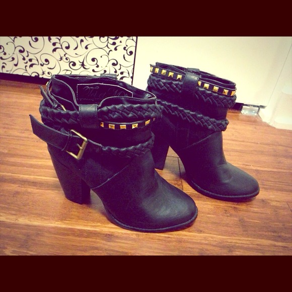 MINT Black booties with gold square studs