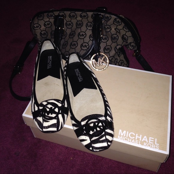 ๐HOST PICK Michael Kors Flats๐Fun & Fearless - Picture 2 of 2
