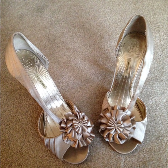 REDUCED!! Maxstudio BCBG pumps! - Picture 4 of 4