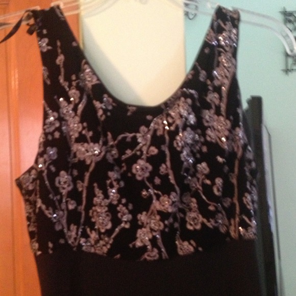 Dreess - Picture 3 of 4