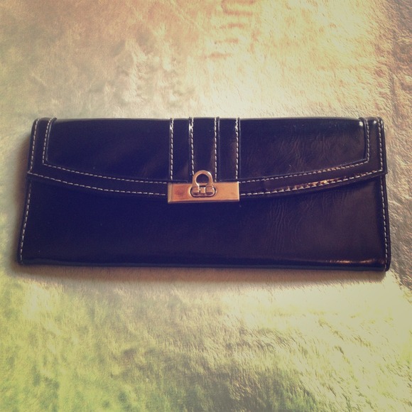 Black clutch