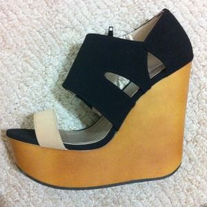 3 FAB colors in 1!! Color block wedges in sz 6.5
