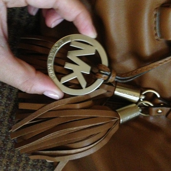 SOLD!!!!Micheal Kors bag. - Picture 2 of 4