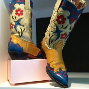 😁SOLD😁Custom designed Montana boots