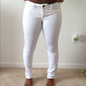 White jeans pants
