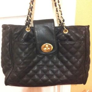 quilted black purse 💜