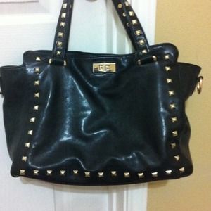 Black studded purse 😍