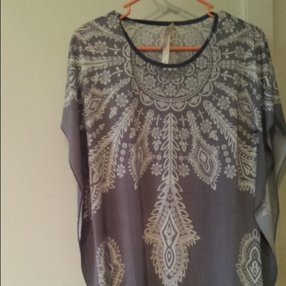 Cute gray an white printed top/dress