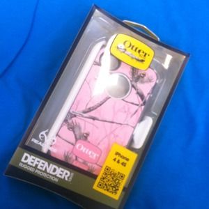 Pink camo iPhone 4/4s otter box