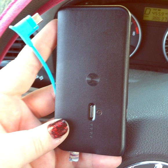 Universal wireless phone charger