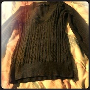 ❌SOLD❌ Grey V-neck sweater