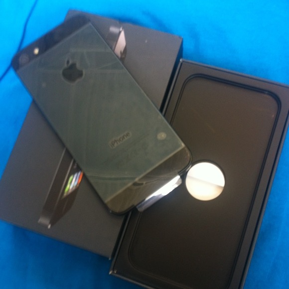 *Sold* IPhone 5 - Picture 2 of 3