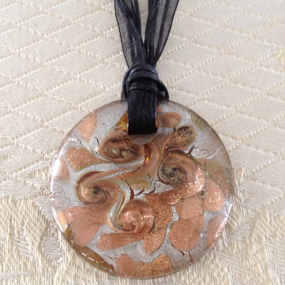 Simple, beautiful necklace! - Picture 1 of 2