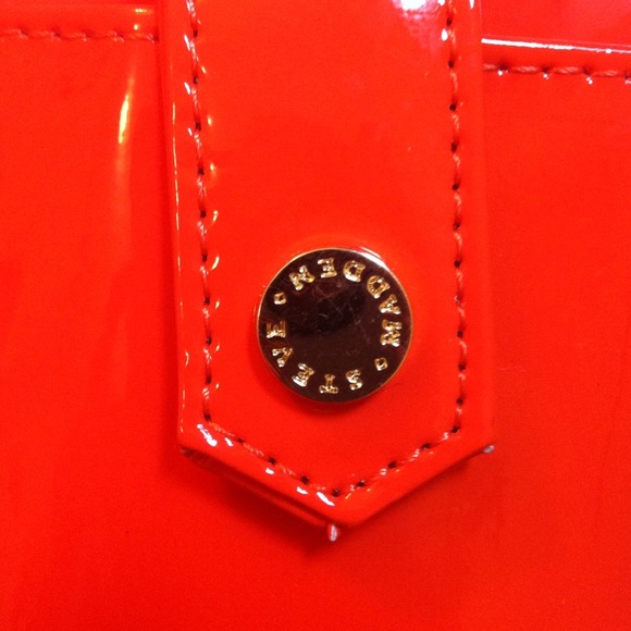 🚫SOLD🚫 NWT Steve Madden Orange phone holder - Picture 2 of 4