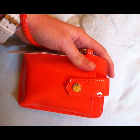 🚫SOLD🚫 NWT Steve Madden Orange phone holder - Picture 4 of 4