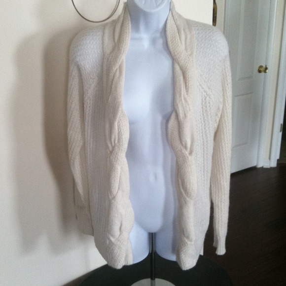 GAP Sweaters - Gap lightweight cream sweater