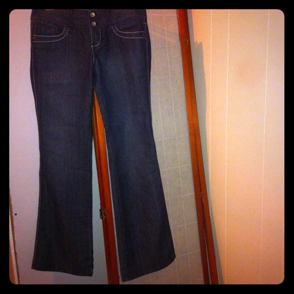 **BRAND NEW** DKNY "TIMES SQUARE" FLARE JEANS