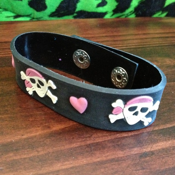 -SOLD-Skull and hearts wristband w/ necklace