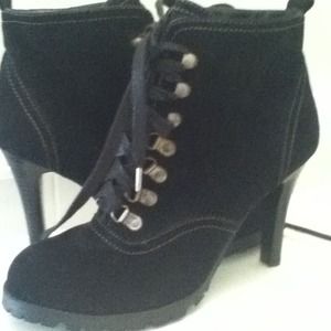 Size 11 mossimo boots never been worn