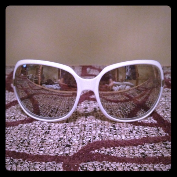 ⛔TRADED⛔White A|X sunglasses